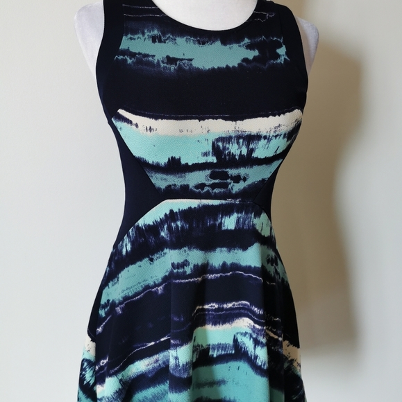 Abstract print sleeveless A-Line dress - Picture 5 of 7